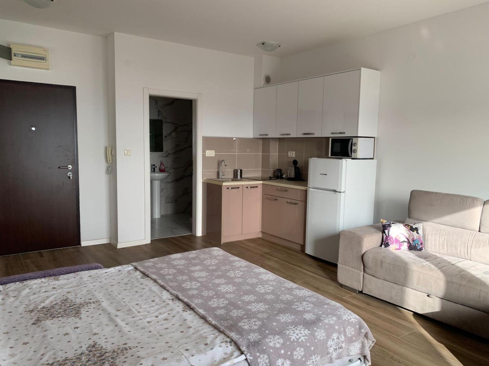 Apartments Gc 3 Рафаиловичи Екстериор снимка
